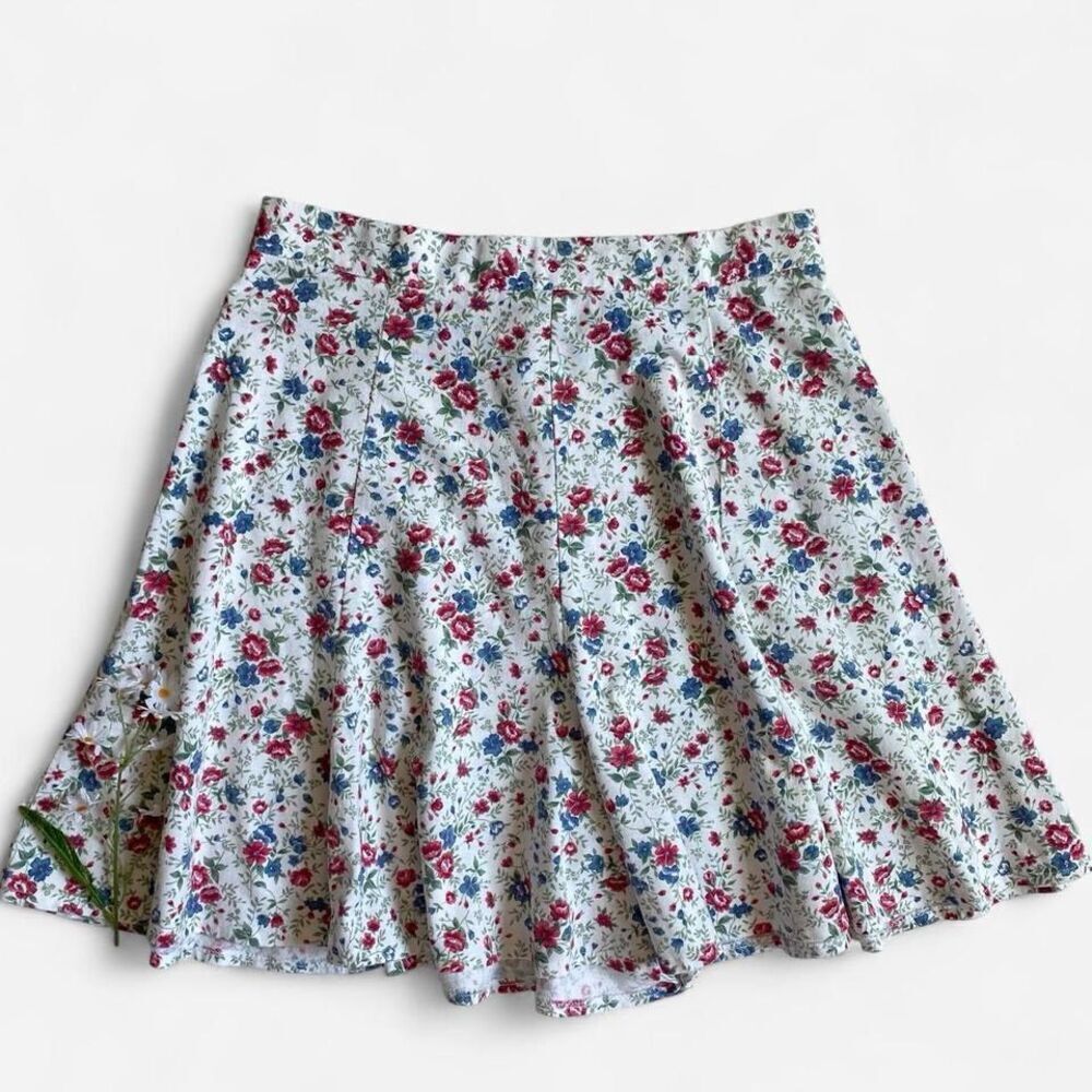 Vintage white floral shorts